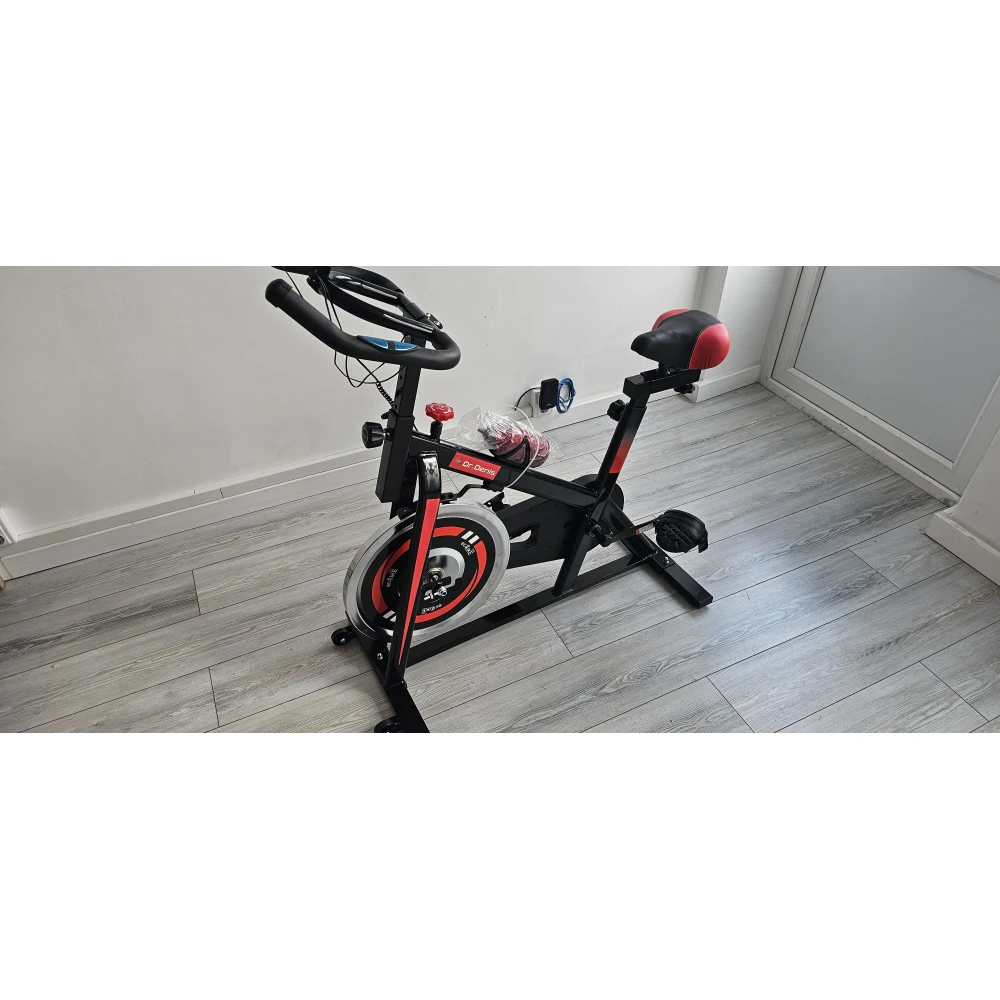 Bicicletă adulți fitness spinning medicinală - indoor, cu volantă 7kg, ghidon și șa reglabile, greutate maxima 120kg Bicicletă adulți fitness spinning medicinală - indoor, cu volantă 7kg, ghidon și șa reglabile, greutate maxima 120kg
