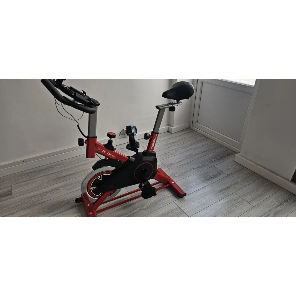 Bicicletă adulți fitness spinning medicinală - indoor, cu volantă 4kg, ghidon și șa reglabile, greutate maxima 100kg Bicicletă adulți fitness spinning medicinală - indoor, cu volantă 4kg, ghidon și șa reglabile, greutate maxima 100kg