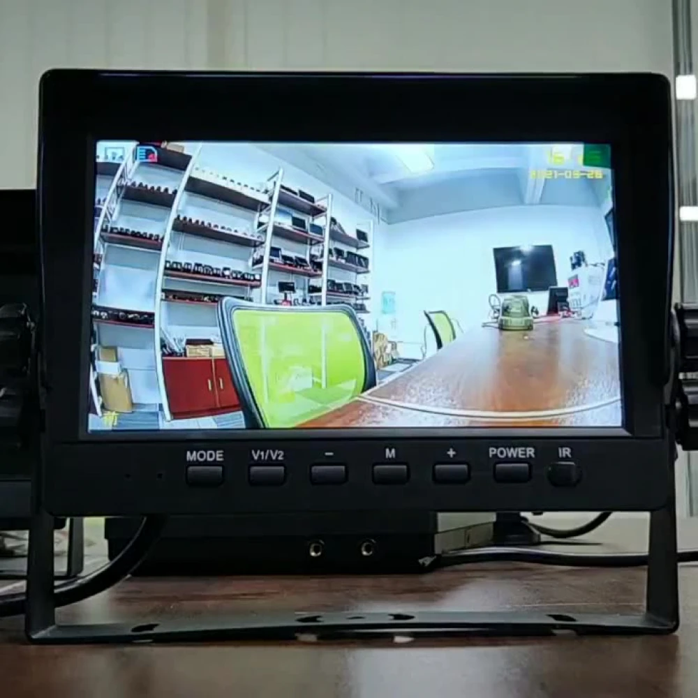 Kit monitorizare și supraveghere cu alimentare la 12v - 36v, 4 camere incluse cu funcție de night vision, Stocare pe card, Unghi 140°, Full HD Kit monitorizare și supraveghere cu alimentare la 12v - 36v, 4 camere incluse cu funcție de night vision, Stocare pe card, Unghi 140°, Full HD